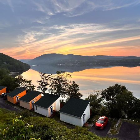 Knotty Pine Cottages, Suites & Motel Rooms Ингониш Экстерьер фото