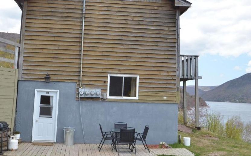 Knotty Pine Cottages, Suites & Motel Rooms Ингониш Экстерьер фото
