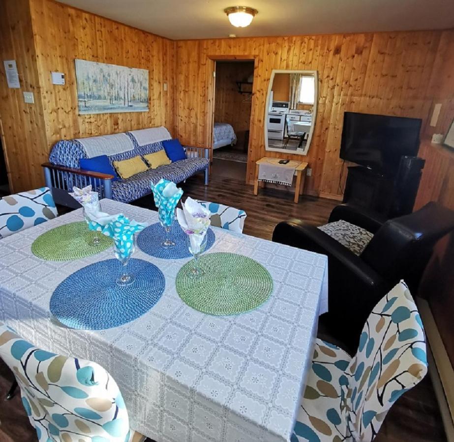 Knotty Pine Cottages, Suites & Motel Rooms Ингониш Экстерьер фото