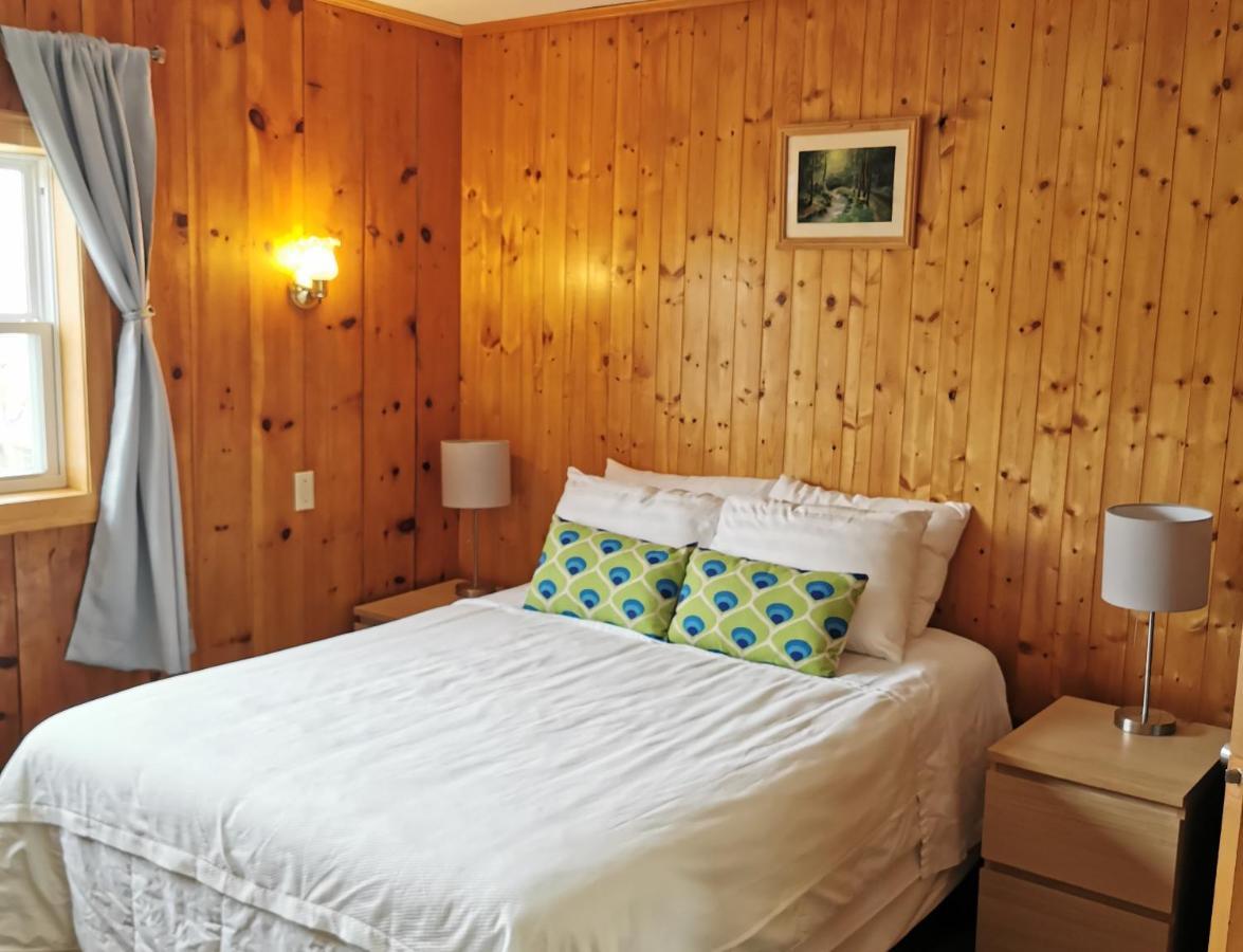 Knotty Pine Cottages, Suites & Motel Rooms Ингониш Экстерьер фото