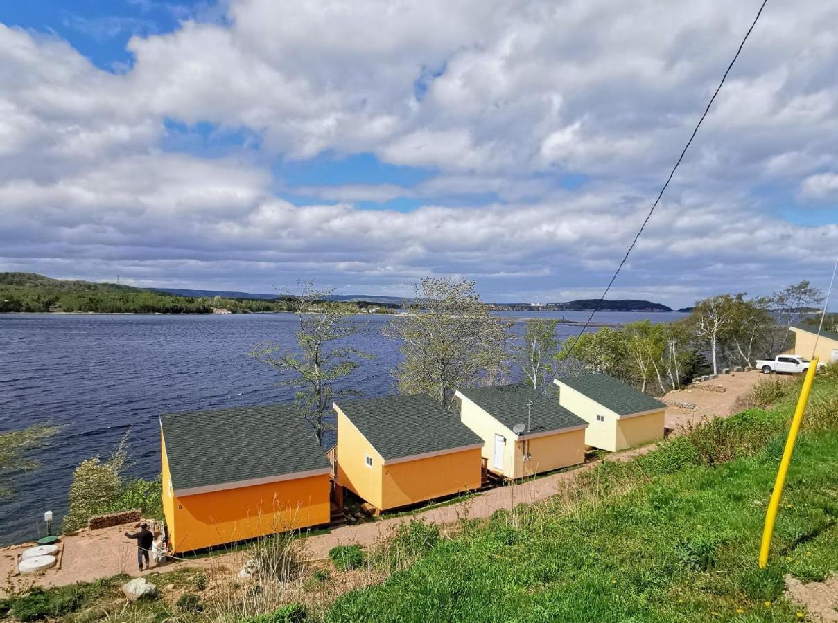 Knotty Pine Cottages, Suites & Motel Rooms Ингониш Экстерьер фото