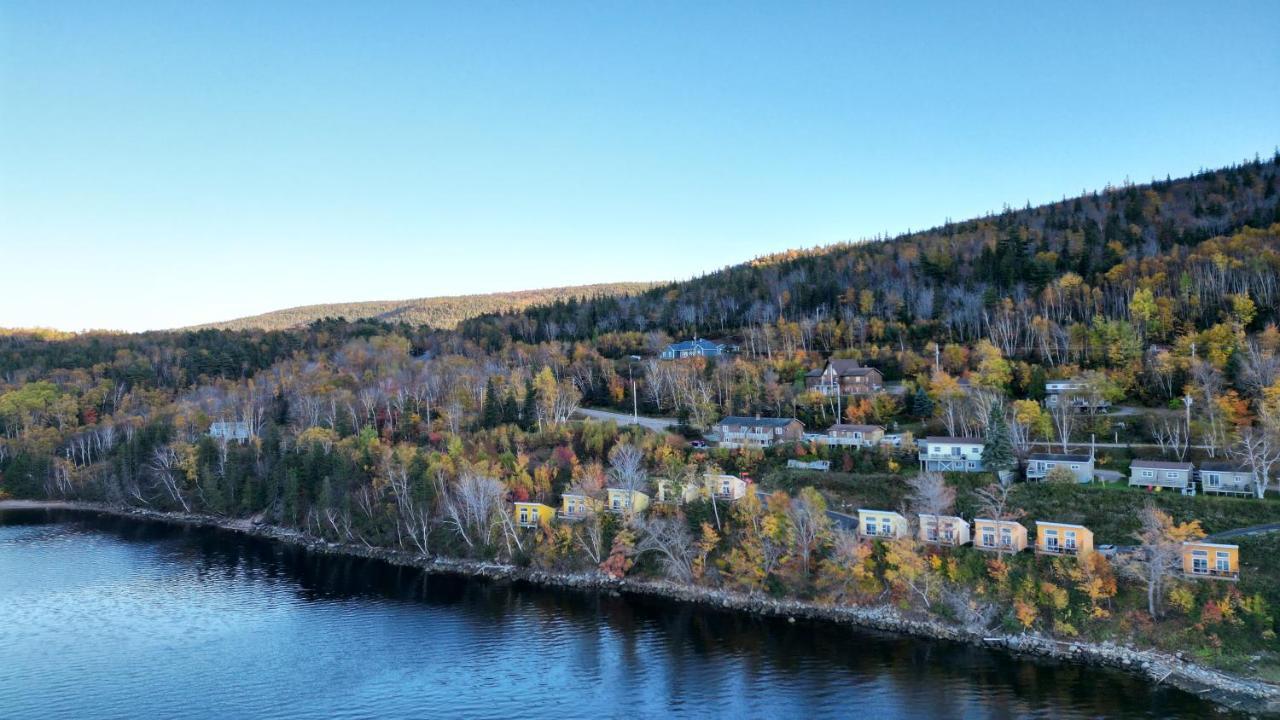 Knotty Pine Cottages, Suites & Motel Rooms Ингониш Экстерьер фото