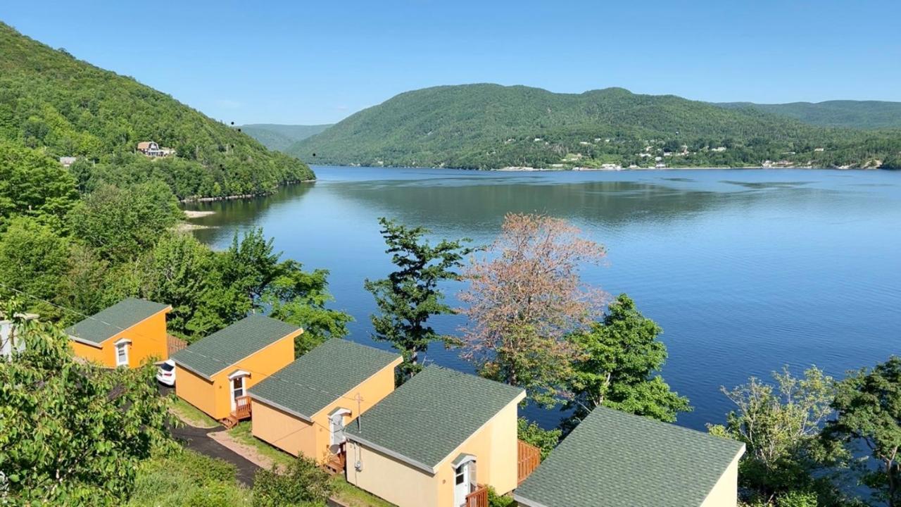 Knotty Pine Cottages, Suites & Motel Rooms Ингониш Экстерьер фото