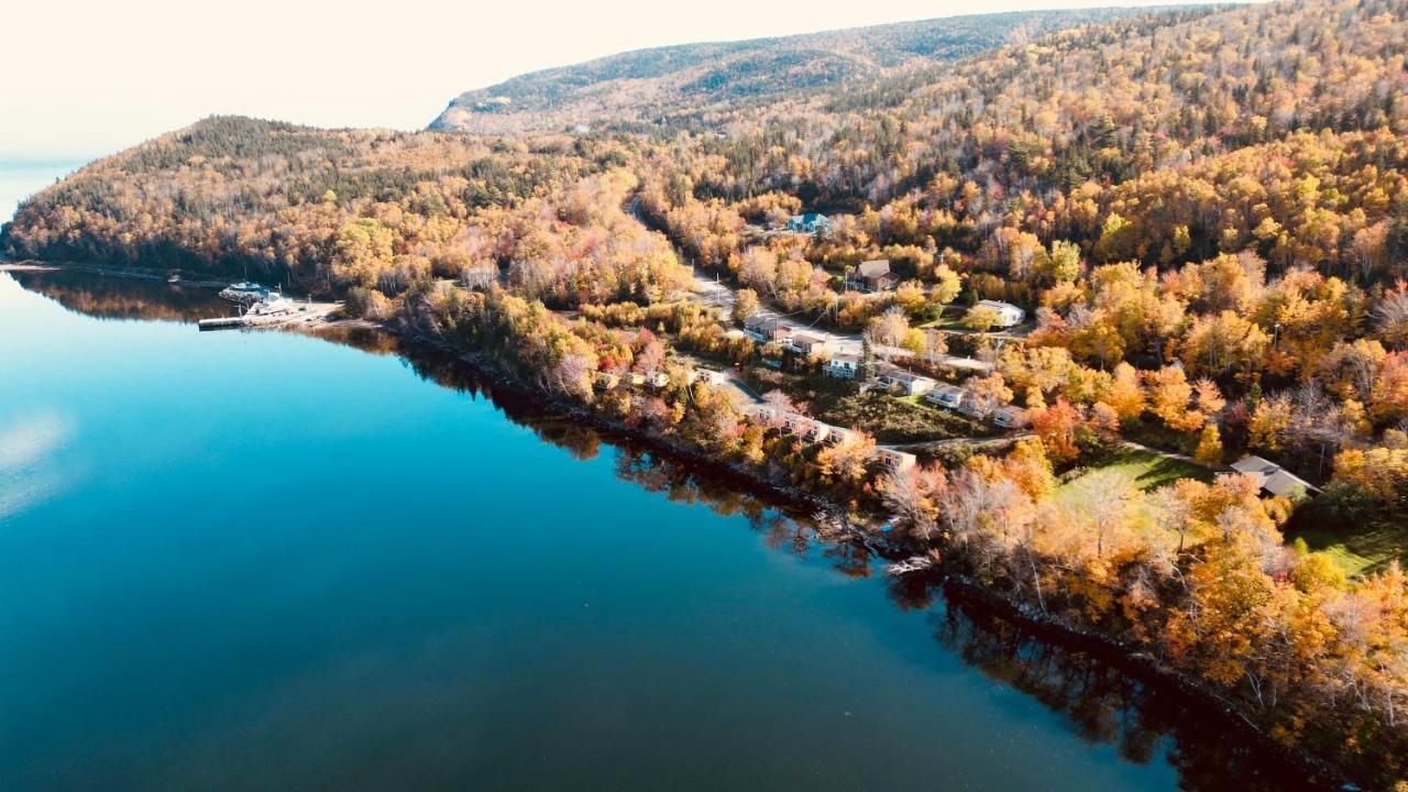Knotty Pine Cottages, Suites & Motel Rooms Ингониш Экстерьер фото