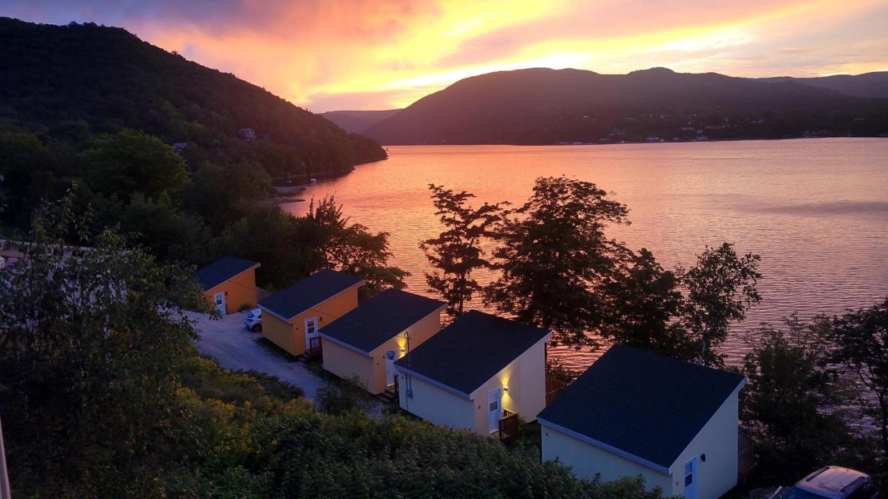 Knotty Pine Cottages, Suites & Motel Rooms Ингониш Экстерьер фото