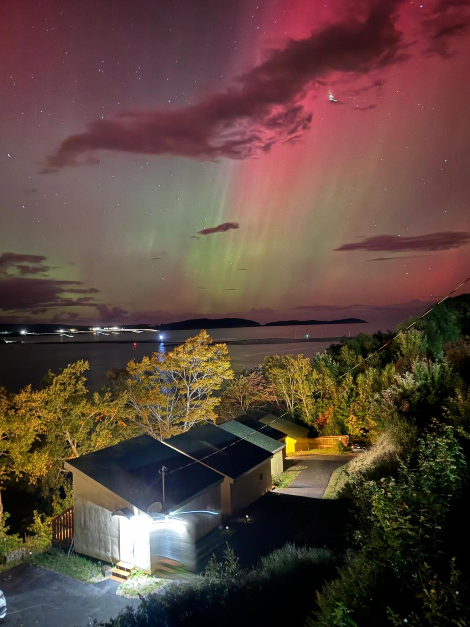 Knotty Pine Cottages, Suites & Motel Rooms Ингониш Экстерьер фото