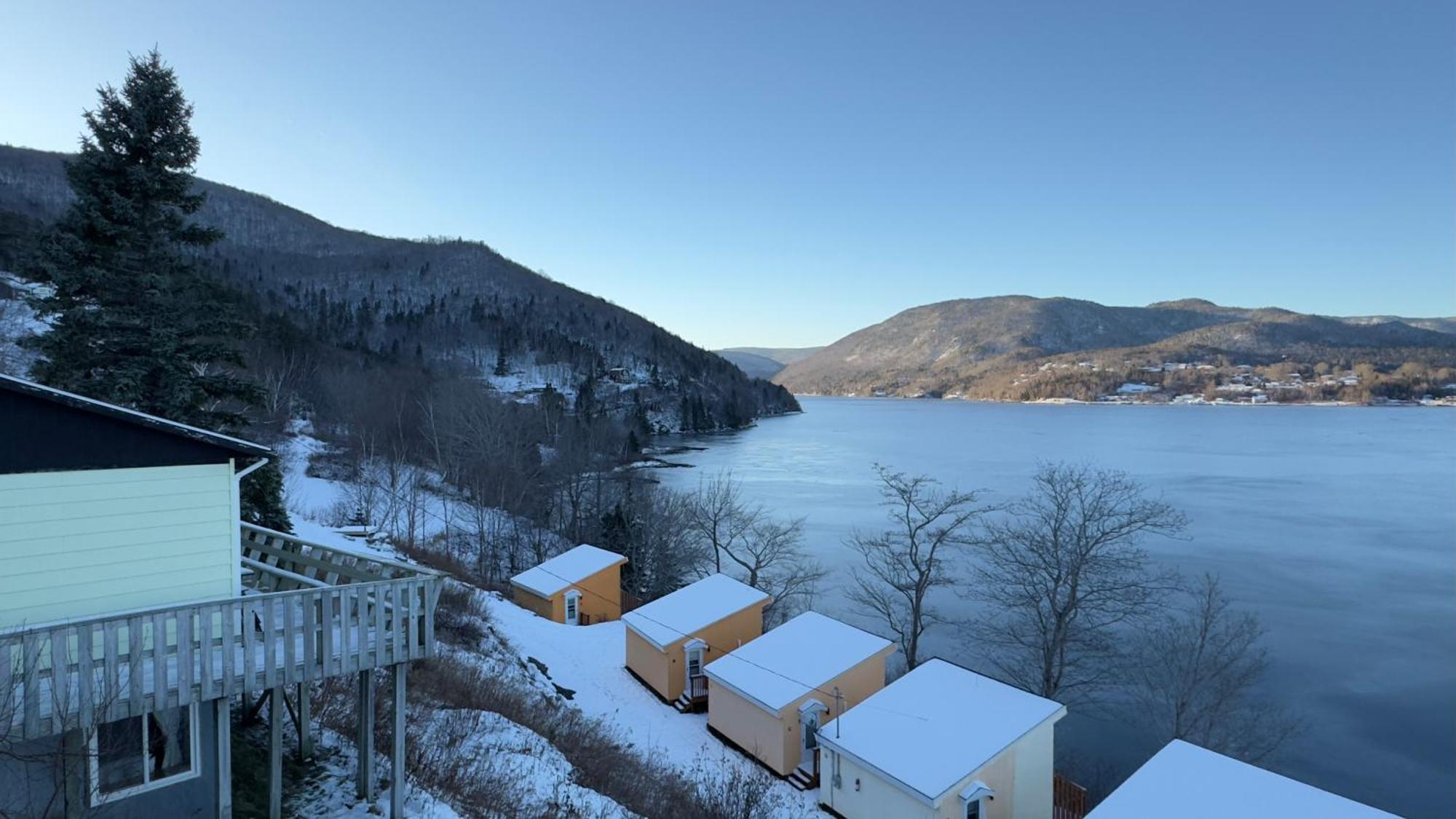 Knotty Pine Cottages, Suites & Motel Rooms Ингониш Экстерьер фото