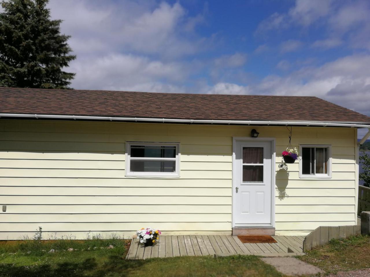 Knotty Pine Cottages, Suites & Motel Rooms Ингониш Экстерьер фото