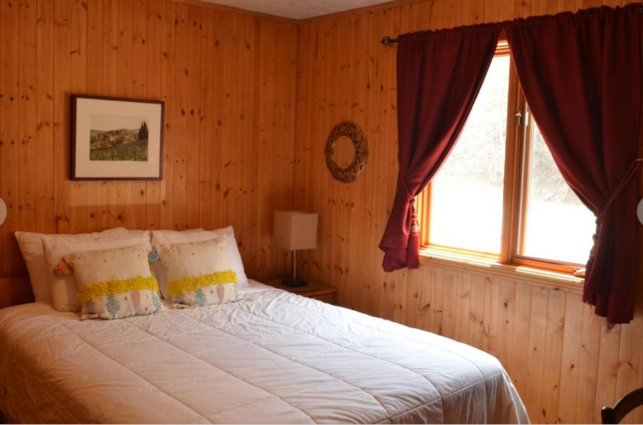 Knotty Pine Cottages, Suites & Motel Rooms Ингониш Экстерьер фото