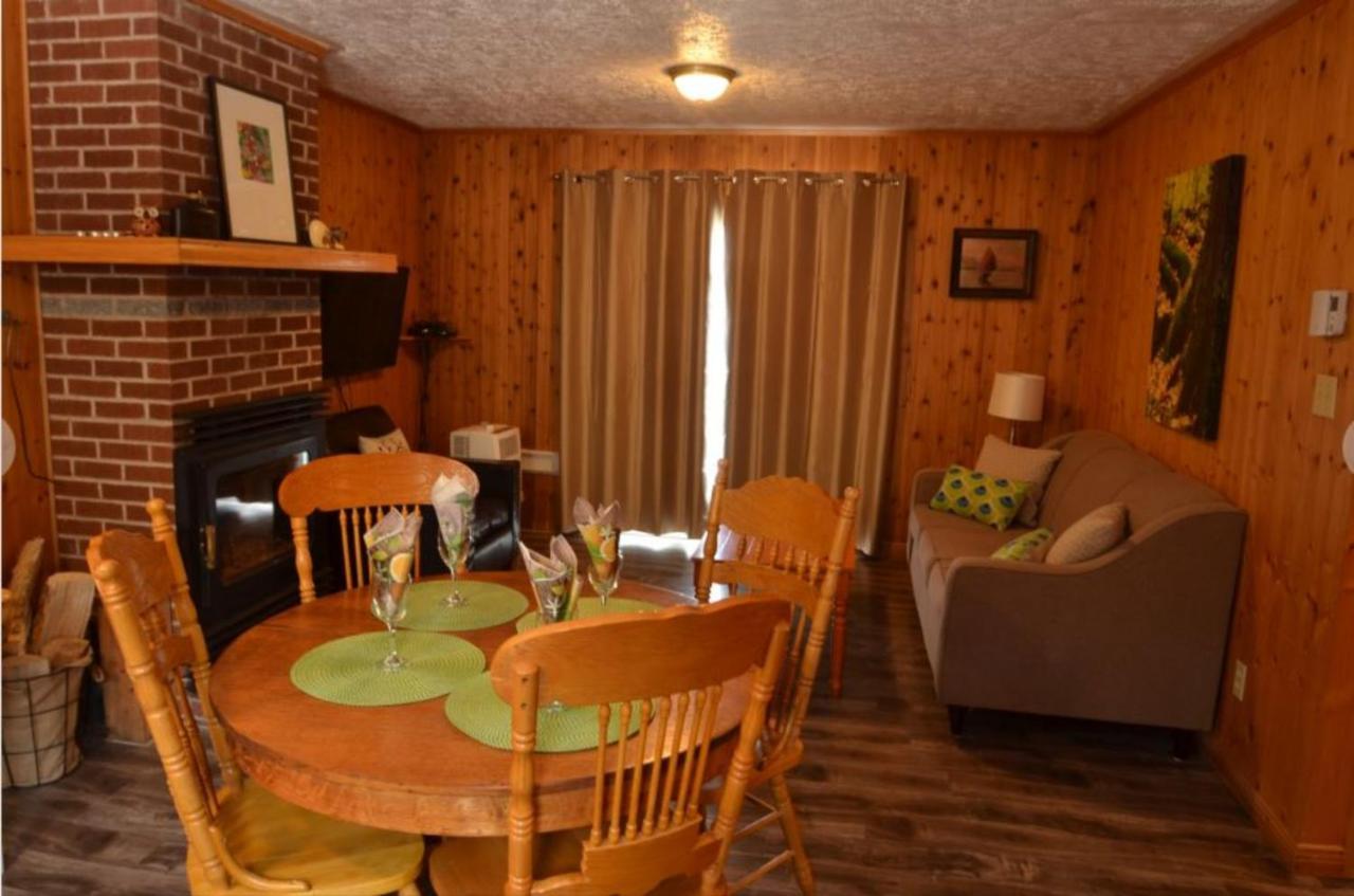 Knotty Pine Cottages, Suites & Motel Rooms Ингониш Экстерьер фото