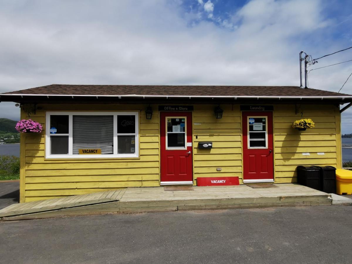 Knotty Pine Cottages, Suites & Motel Rooms Ингониш Экстерьер фото