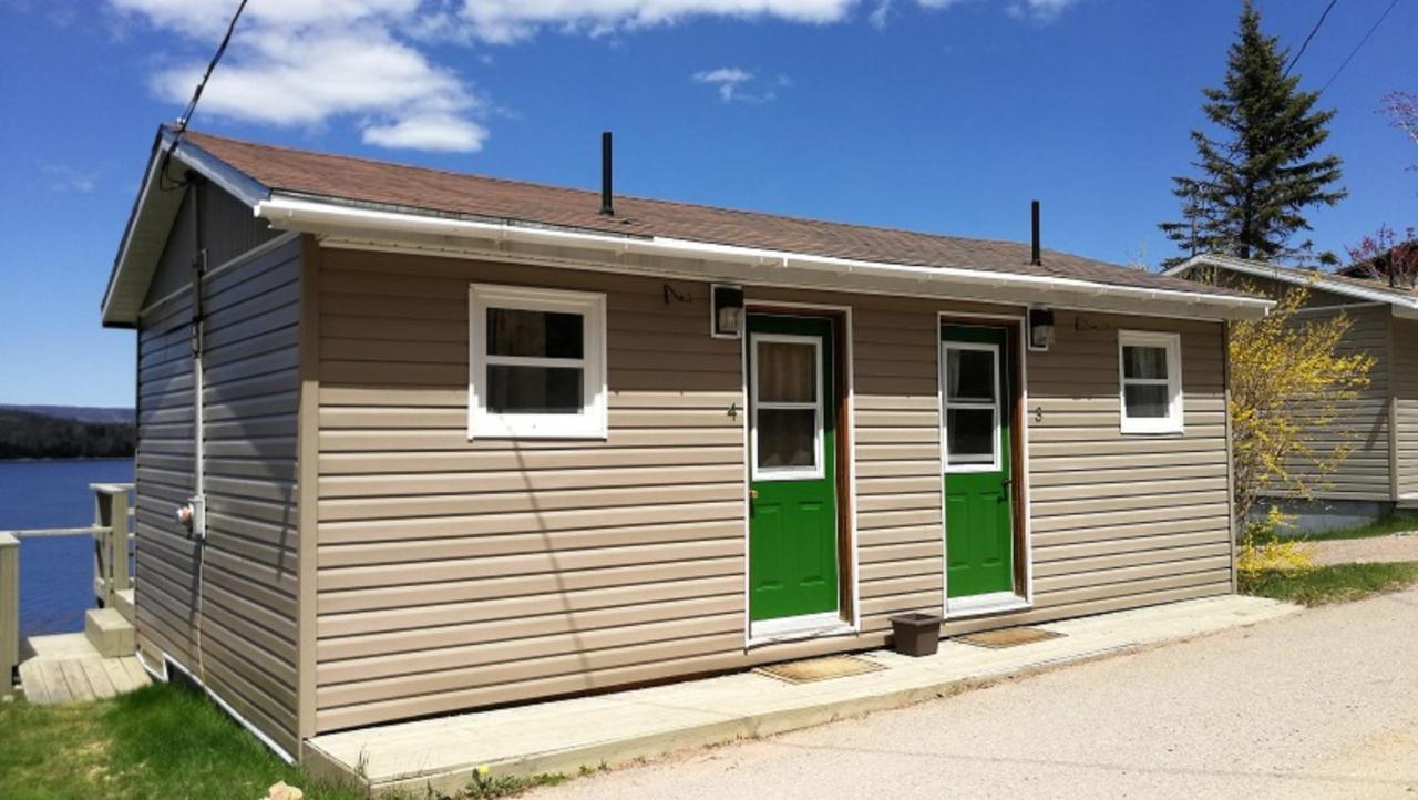 Knotty Pine Cottages, Suites & Motel Rooms Ингониш Экстерьер фото