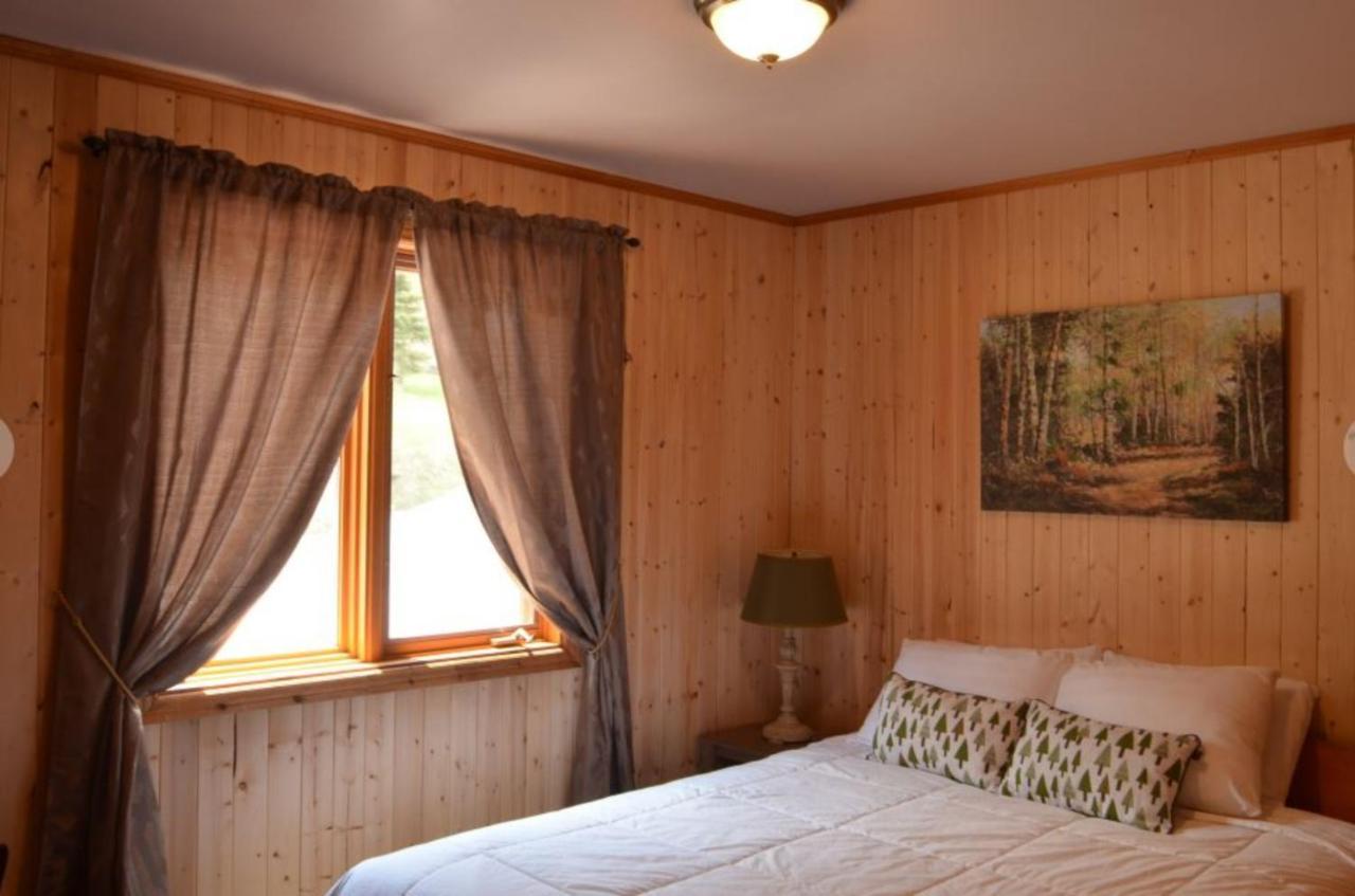 Knotty Pine Cottages, Suites & Motel Rooms Ингониш Экстерьер фото