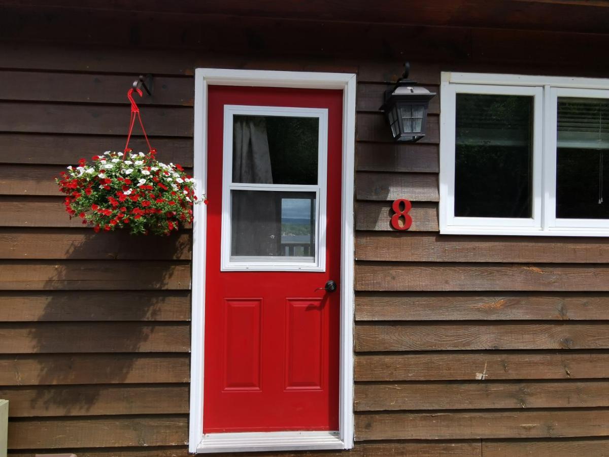 Knotty Pine Cottages, Suites & Motel Rooms Ингониш Экстерьер фото